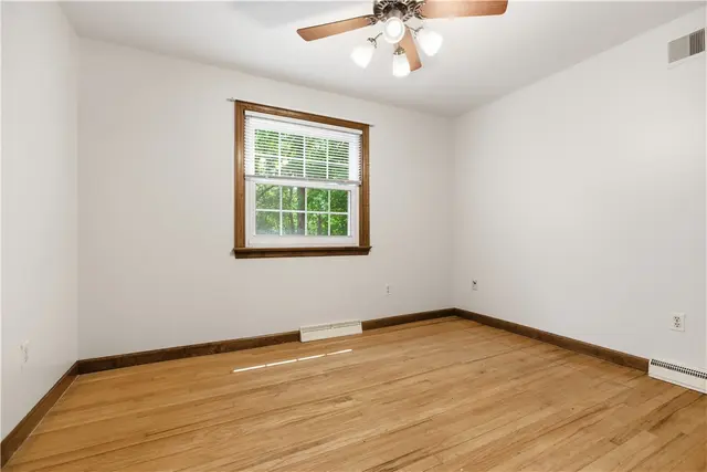 1129 King George Court gallery image 14