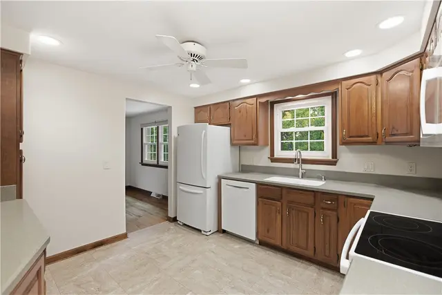 1129 King George Court gallery image 32