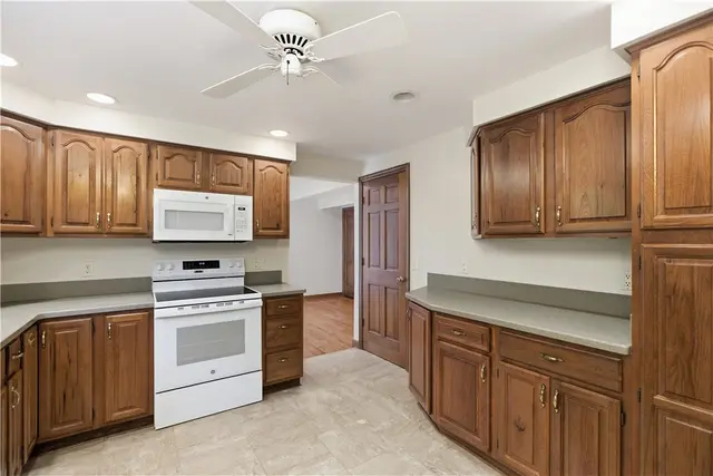 1129 King George Court gallery image 33