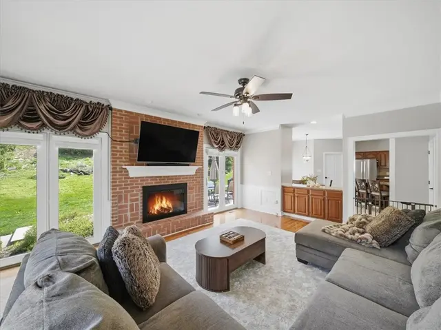 113 Foxwood Dr gallery image 3