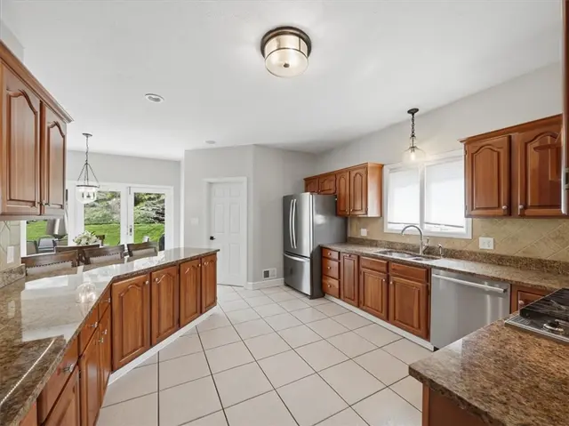 113 Foxwood Dr gallery image 4