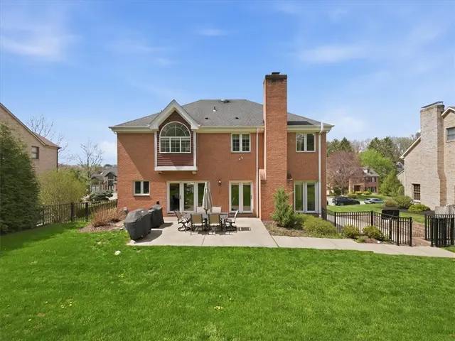 113 Foxwood Dr gallery image 8