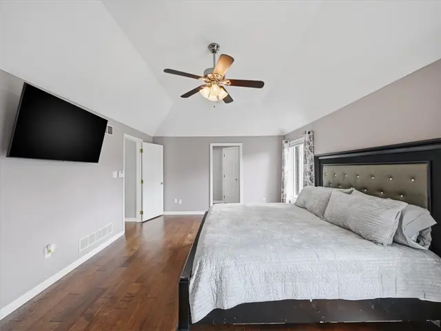 113 Foxwood Dr gallery image 10