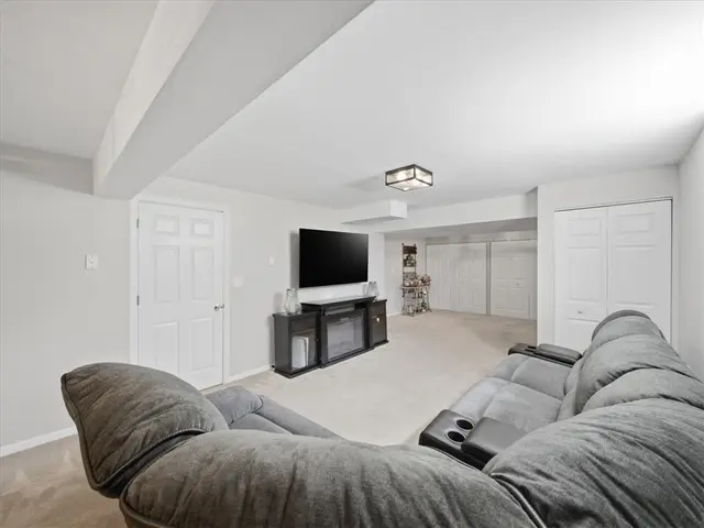113 Foxwood Dr gallery image 12