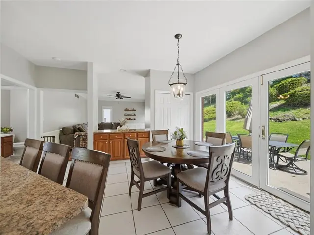 113 Foxwood Dr gallery image 14