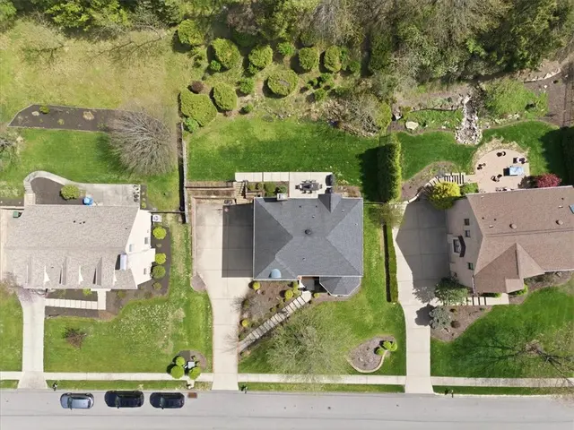 113 Foxwood Dr gallery image 15
