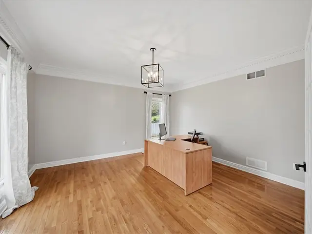 113 Foxwood Dr gallery image 18