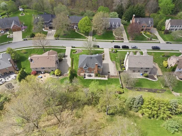 113 Foxwood Dr gallery image 20