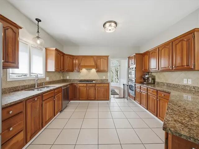 113 Foxwood Dr gallery image 25