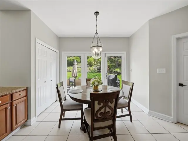 113 Foxwood Dr gallery image 26