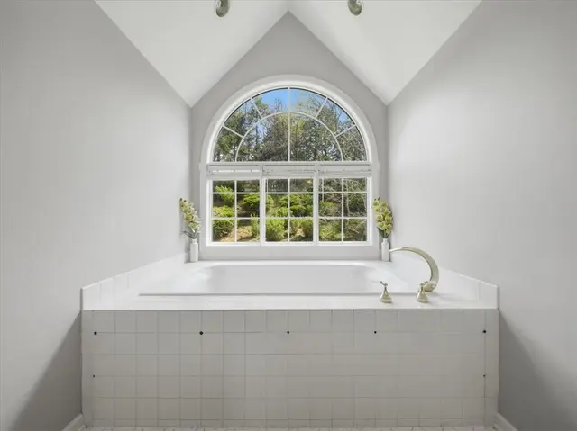 113 Foxwood Dr gallery image 32