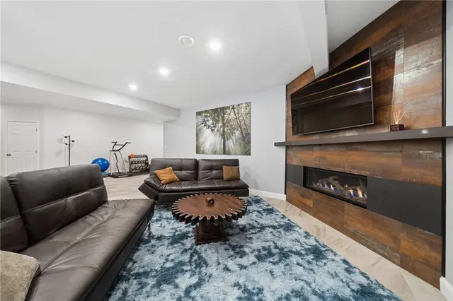 113 Stillwater Ln gallery image 8