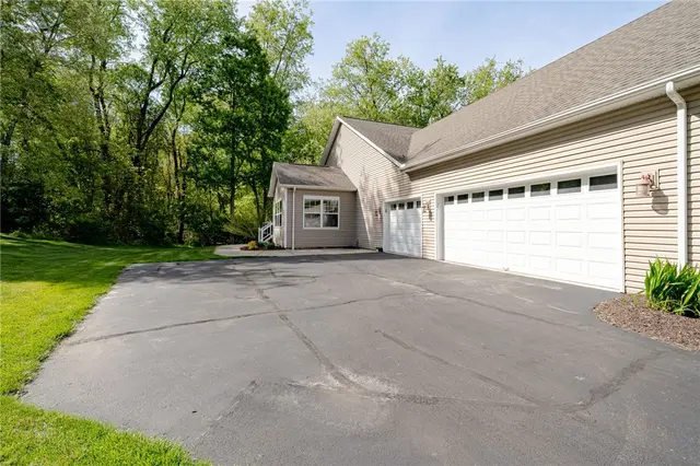 113 Stillwater Ln gallery image 11