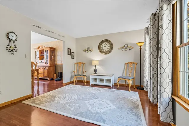 114 Camelot Court gallery image 18