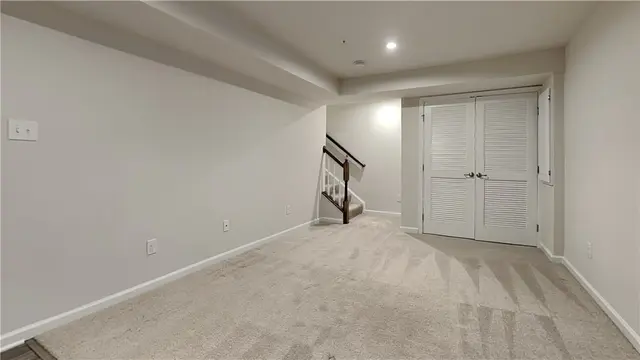 114 Curtis Ct. gallery image 4