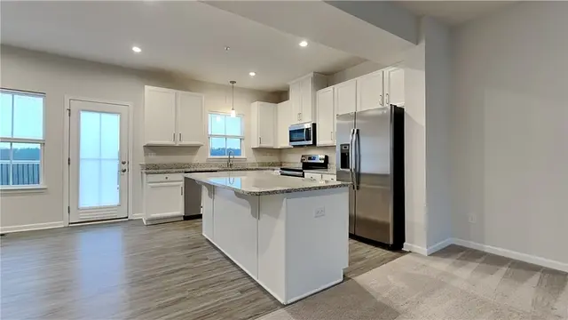 114 Curtis Ct. gallery image 6