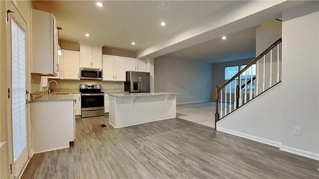 114 Curtis Ct. gallery image 7