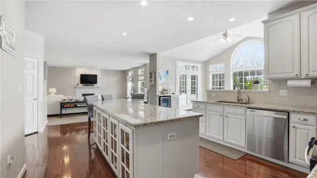 114 Tanglewood Dr gallery image 5