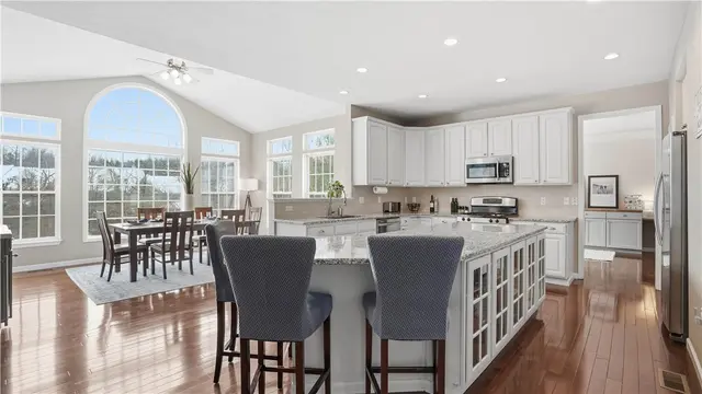 114 Tanglewood Dr gallery image 6