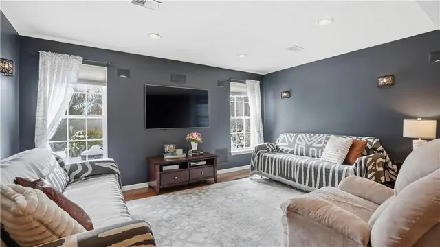 114 Tanglewood Dr gallery image 31