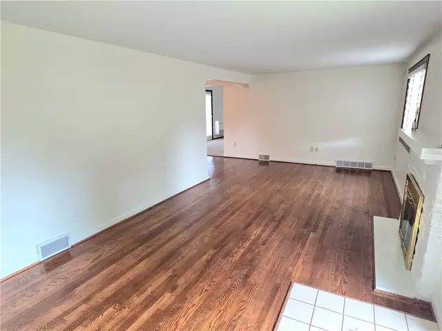 114 Tillotson Cir gallery image 35