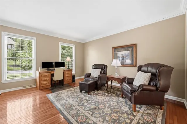 115 Drake Dr gallery image 2