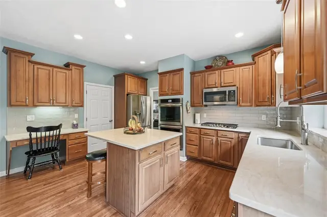 115 Drake Dr gallery image 6