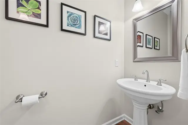115 Drake Dr gallery image 7