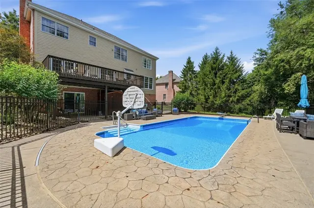 115 Drake Dr gallery image 28