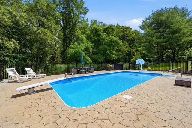 115 Drake Dr gallery image 36