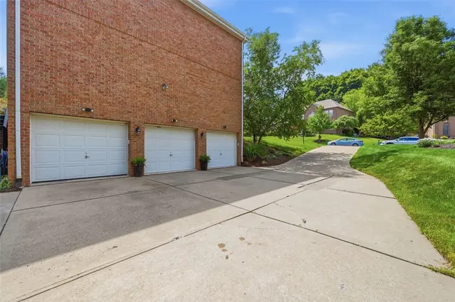 115 Drake Dr gallery image 38
