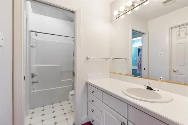 115 Lyndhurst Cir gallery image 3