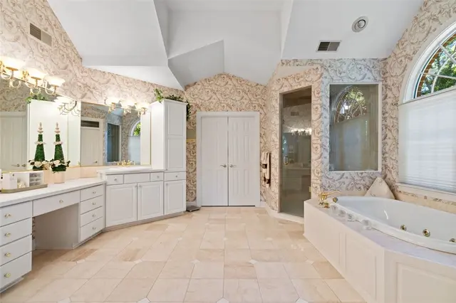 115 Lyndhurst Cir gallery image 5