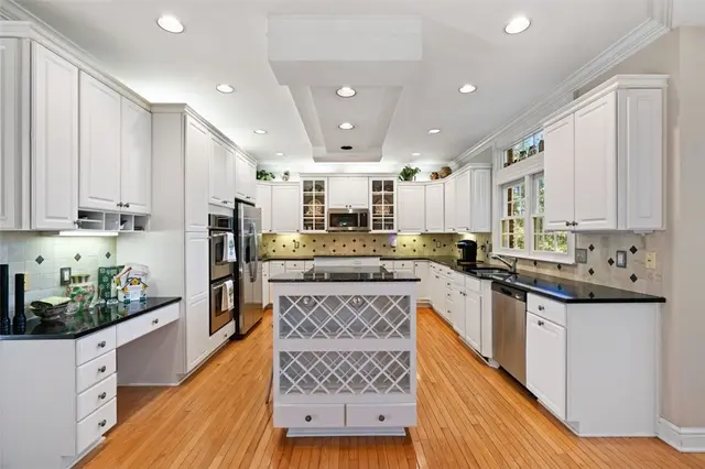 115 Lyndhurst Cir gallery image 6
