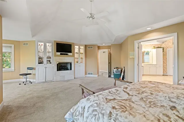 115 Lyndhurst Cir gallery image 8