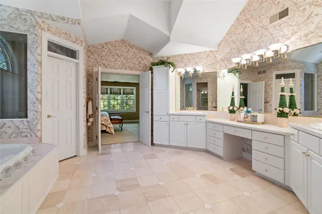 115 Lyndhurst Cir gallery image 9