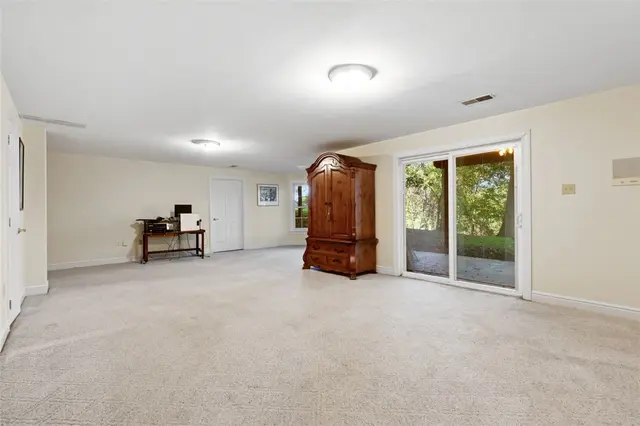 115 Lyndhurst Cir gallery image 10