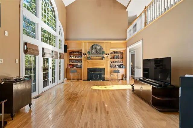 115 Lyndhurst Cir gallery image 13