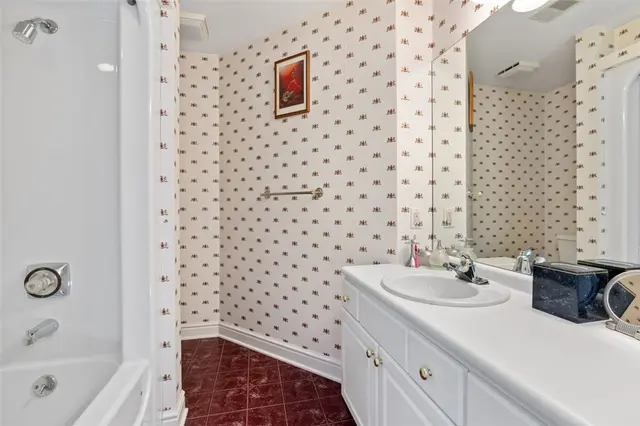 115 Lyndhurst Cir gallery image 16