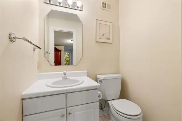 115 Lyndhurst Cir gallery image 24