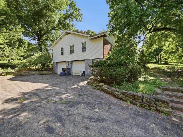 115 Meadowvue DRIVE gallery image 6
