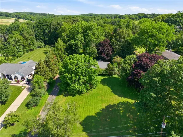 115 Meadowvue DRIVE gallery image 8
