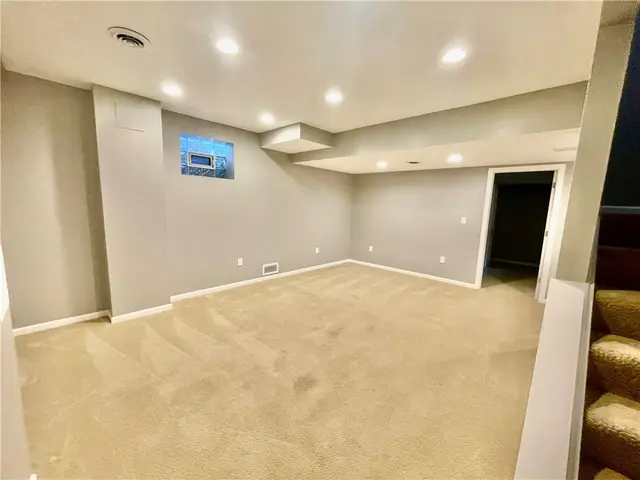 115 Radcliff Dr gallery image 4