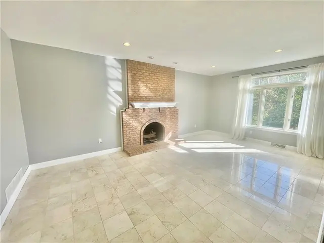 115 Radcliff Dr gallery image 5