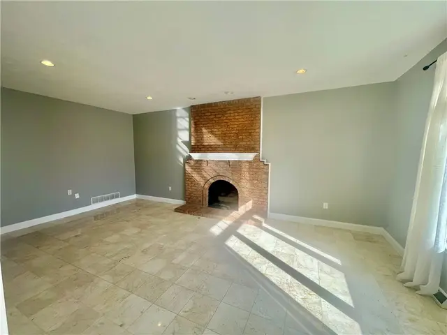 115 Radcliff Dr gallery image 7