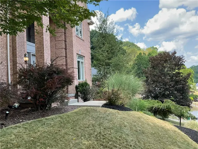 115 Radcliff Dr gallery image 18