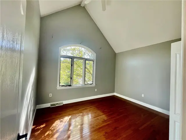 115 Radcliff Dr gallery image 27