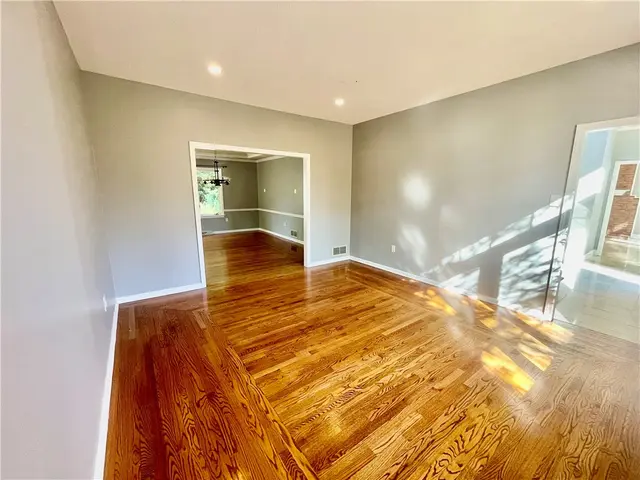 115 Radcliff Dr gallery image 30
