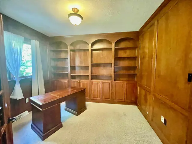 115 Radcliff Dr gallery image 41