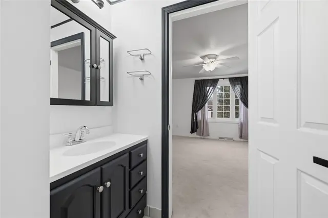 115 THORNBERRY DRIV gallery image 8
